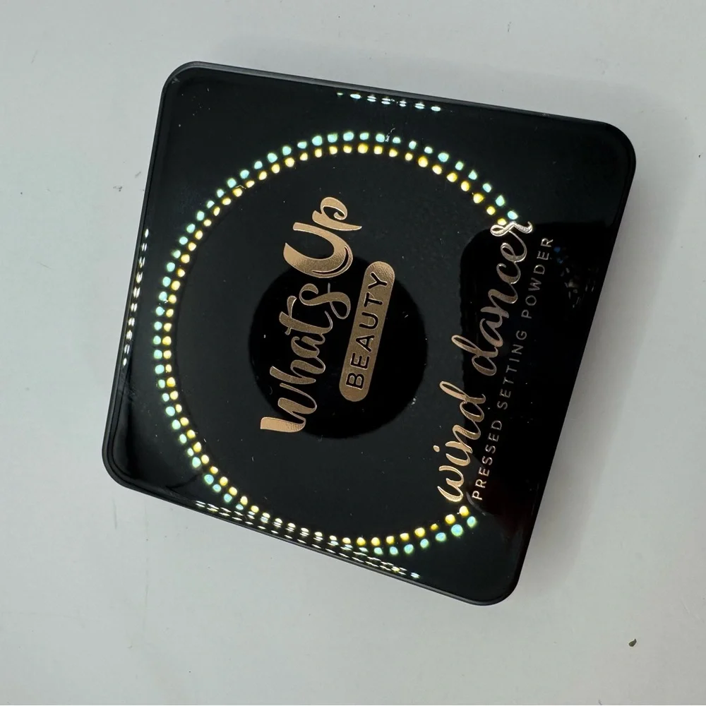 NEW What’s Up Beauty Wind dancer pressed setting powder LIGHT